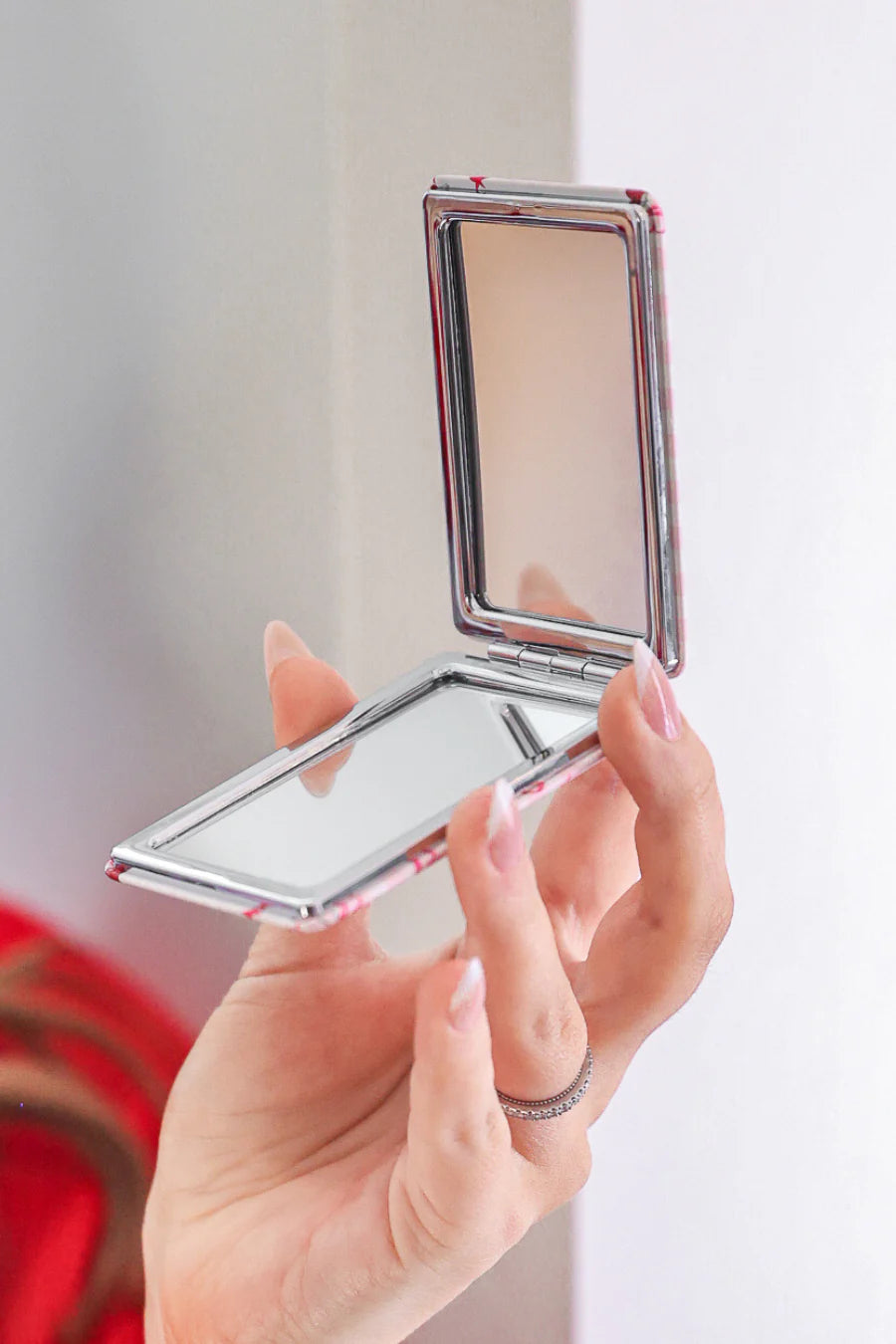 Compact Mirror
